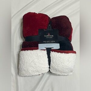 Cuddl Duds Cozy Soft Throw in red and black plaid / Reversible white NWTS 50x60”